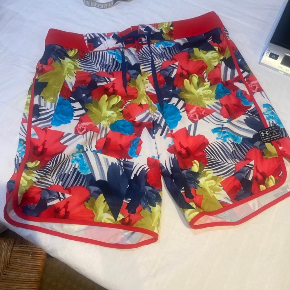 Under Armour Red and Blue Board Shorts Vibrant Swimwear 34 men’s